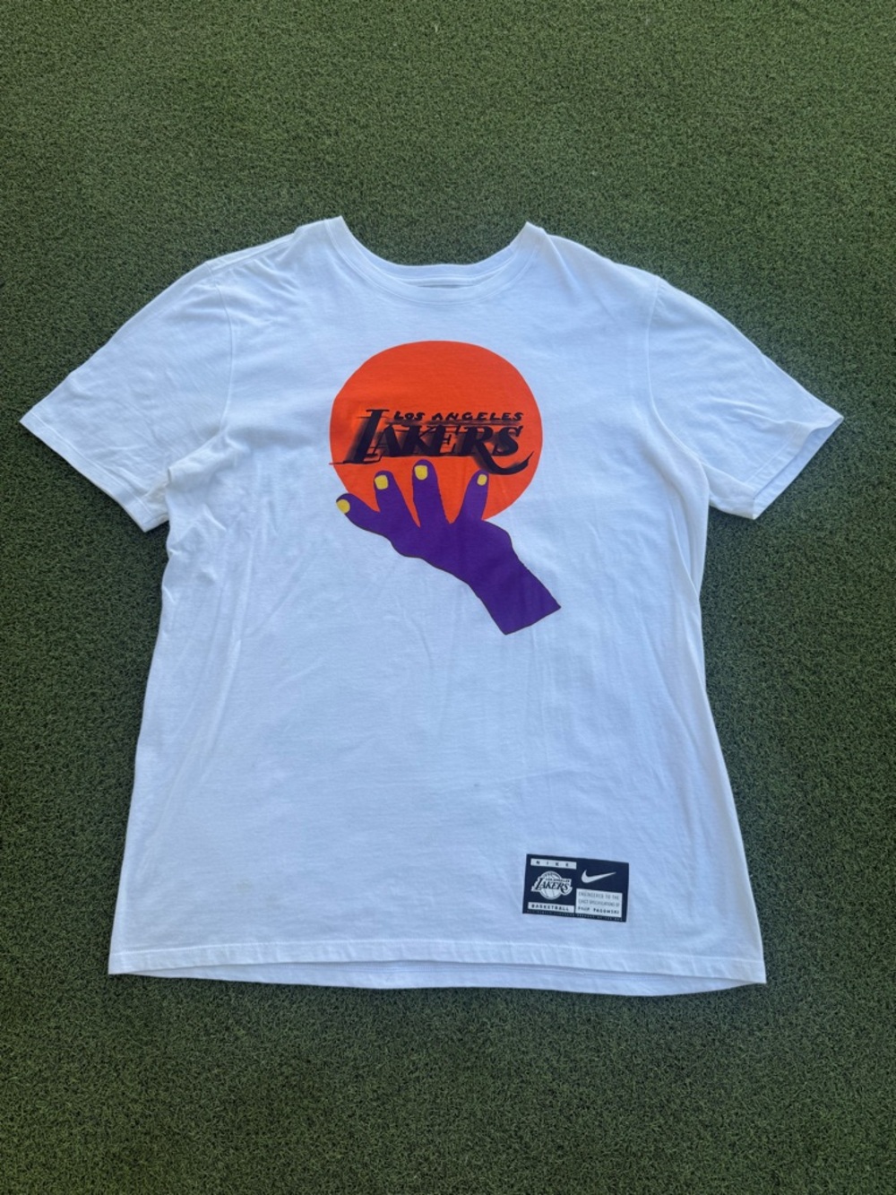 RARE MODERN DESIGNER NIKE FILIP PAGOWSKI LOS ANGELES LAKERS WHITE ARTIST TEE